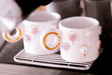 Laden Sie das Bild in den Galerie-Viewer, THE BLOOM 2er-Set Espresso Cups, 1.5 dl mit Untersetzer