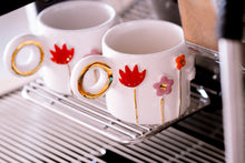 Laden Sie das Bild in den Galerie-Viewer, THE BLOOM 2er-Set Espresso Cups, 1.5 dl mit Untersetzer