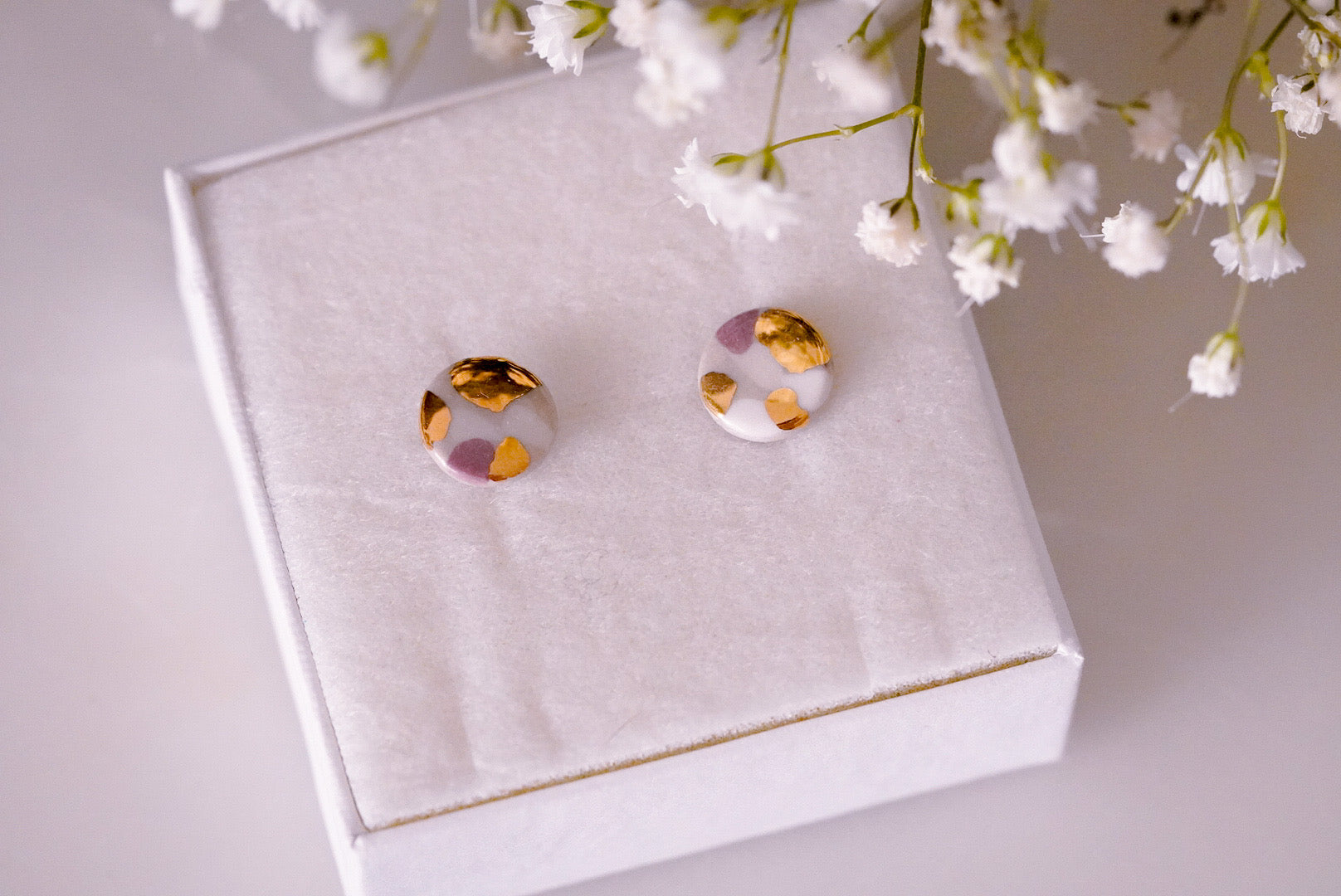 Circle Earrings Patterns in Gold, Grey & Lila