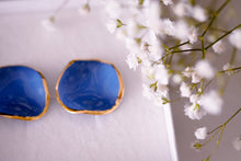 Laden Sie das Bild in den Galerie-Viewer, Wave Earring Sky Blue