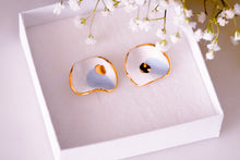 Laden Sie das Bild in den Galerie-Viewer, WAVE EARRINGS SOFT BLUE &amp; GOLDEN DOT &amp; RIM