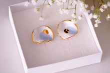 Laden Sie das Bild in den Galerie-Viewer, WAVE EARRINGS SOFT BLUE &amp; GOLDEN DOT &amp; RIM